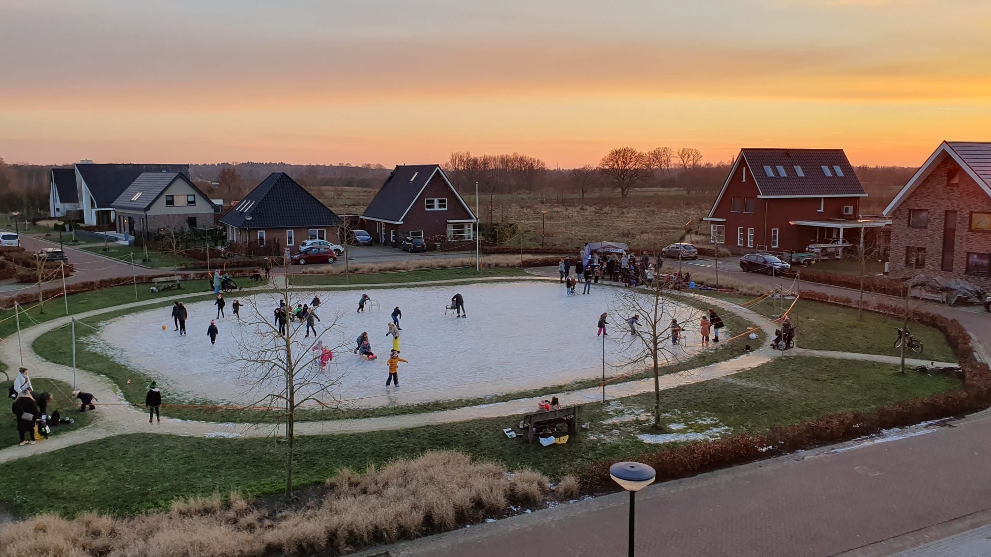 Dronezicht schaatsbaan Eekhofplein